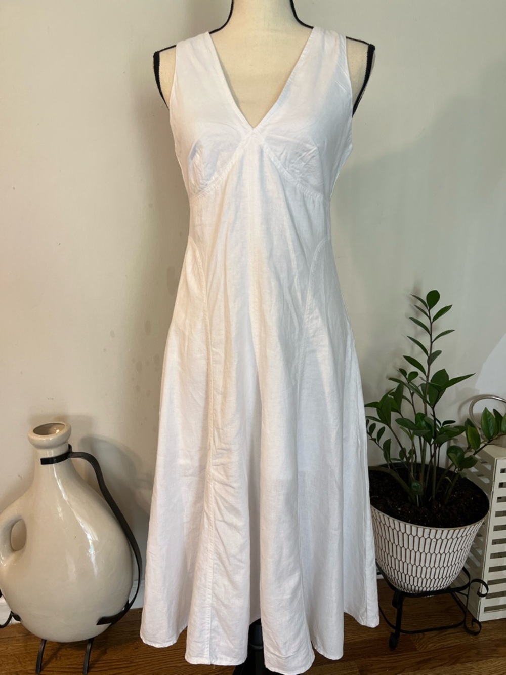 Banana Republic White V-Neck Midi Dress - Picture 16 of 16
